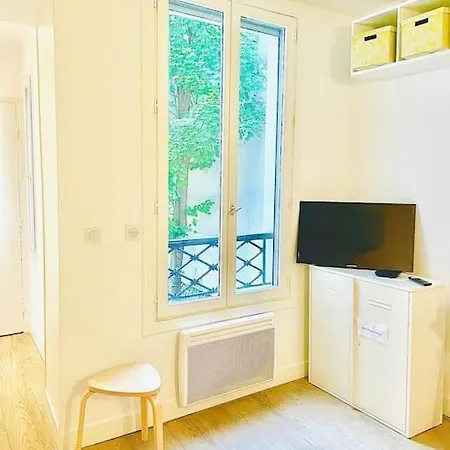 Apartment In The Center Of Montmartre Paris